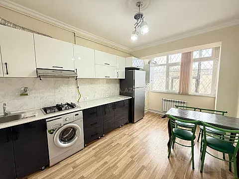 Kirayə verilir 2 otaqlı mənzil 80 m²