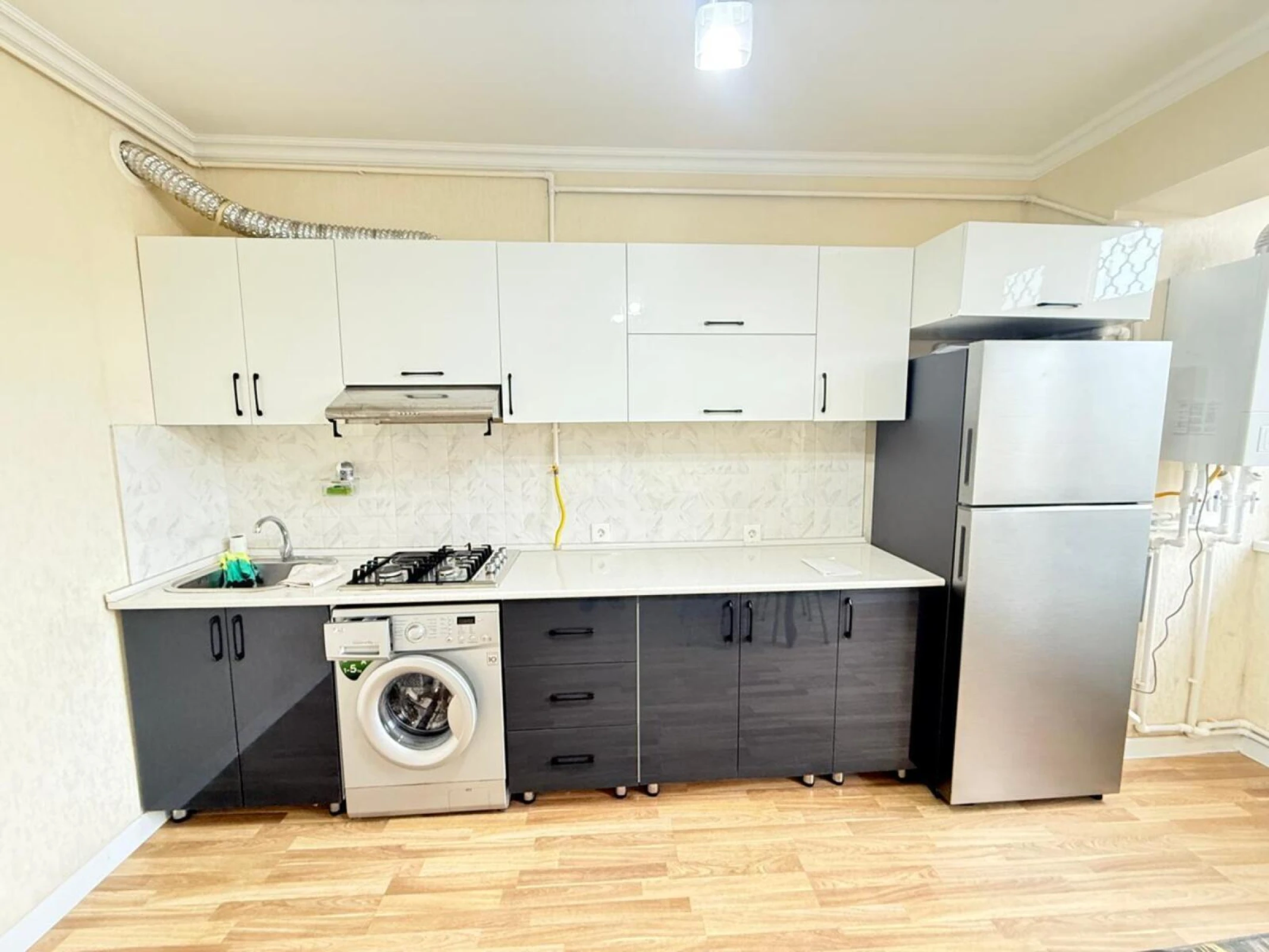 Kirayə verilir 2 otaqlı mənzil 80 m²