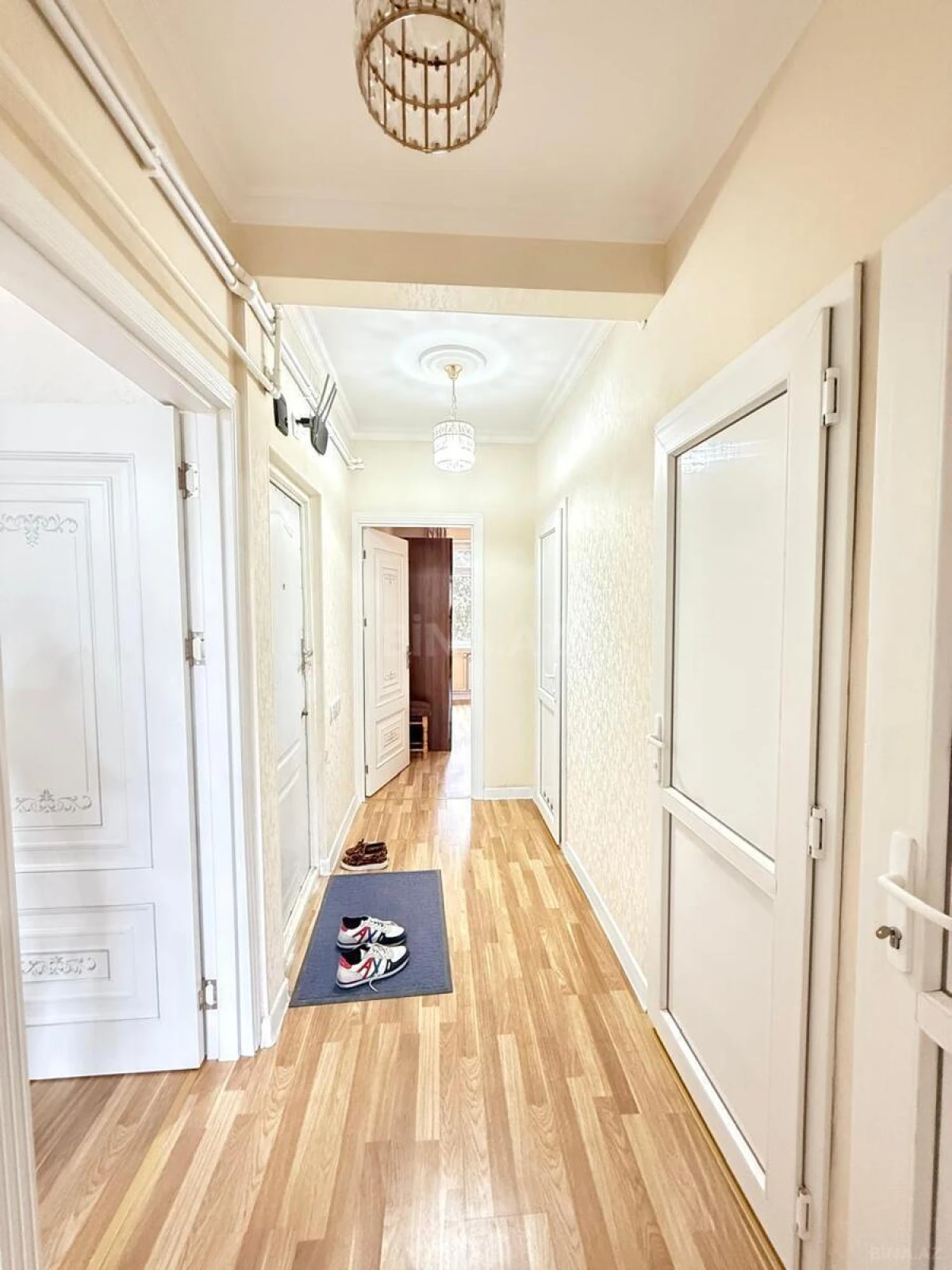 Kirayə verilir 2 otaqlı mənzil 80 m²