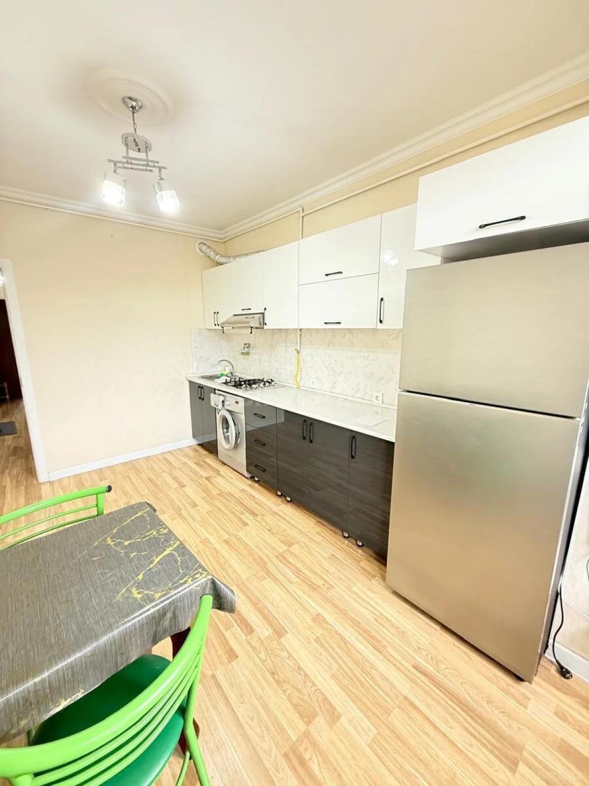 Kirayə verilir 2 otaqlı mənzil 80 m²