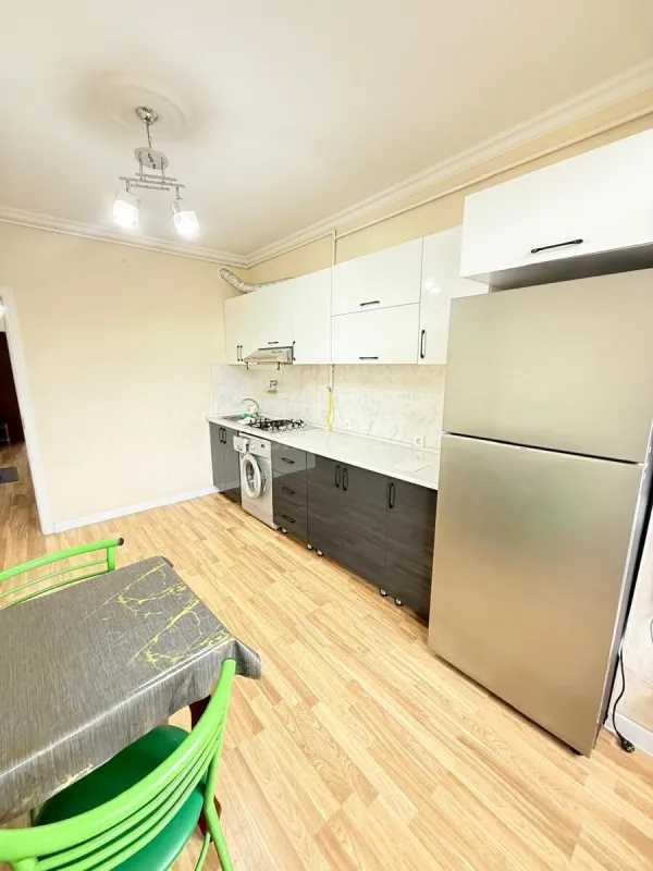 Kirayə verilir 2 otaqlı mənzil 80 m²