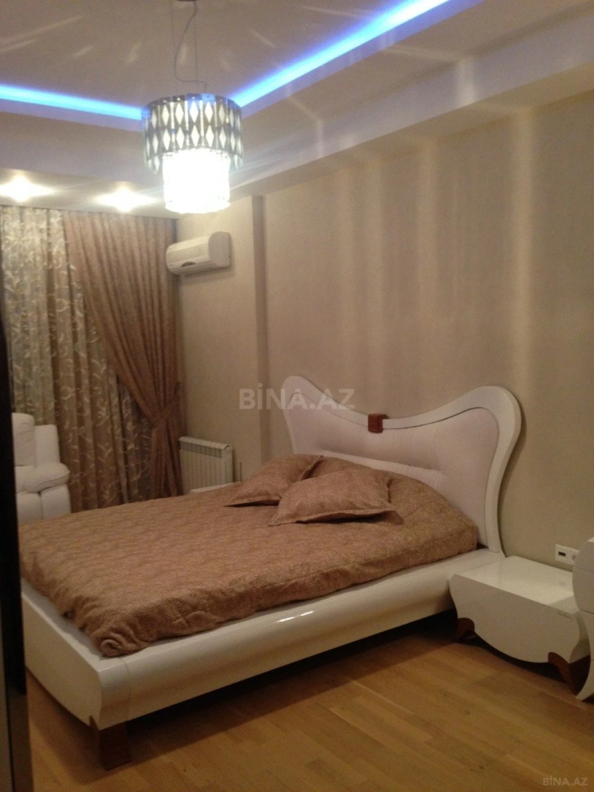 Satılır 3 otaqlı mənzil 150 m²