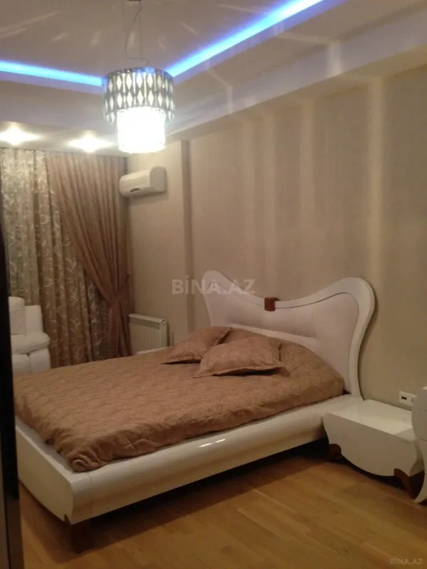 Satılır 3 otaqlı mənzil 150 m²