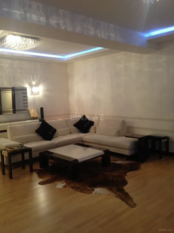 Satılır 3 otaqlı mənzil 150 m²
