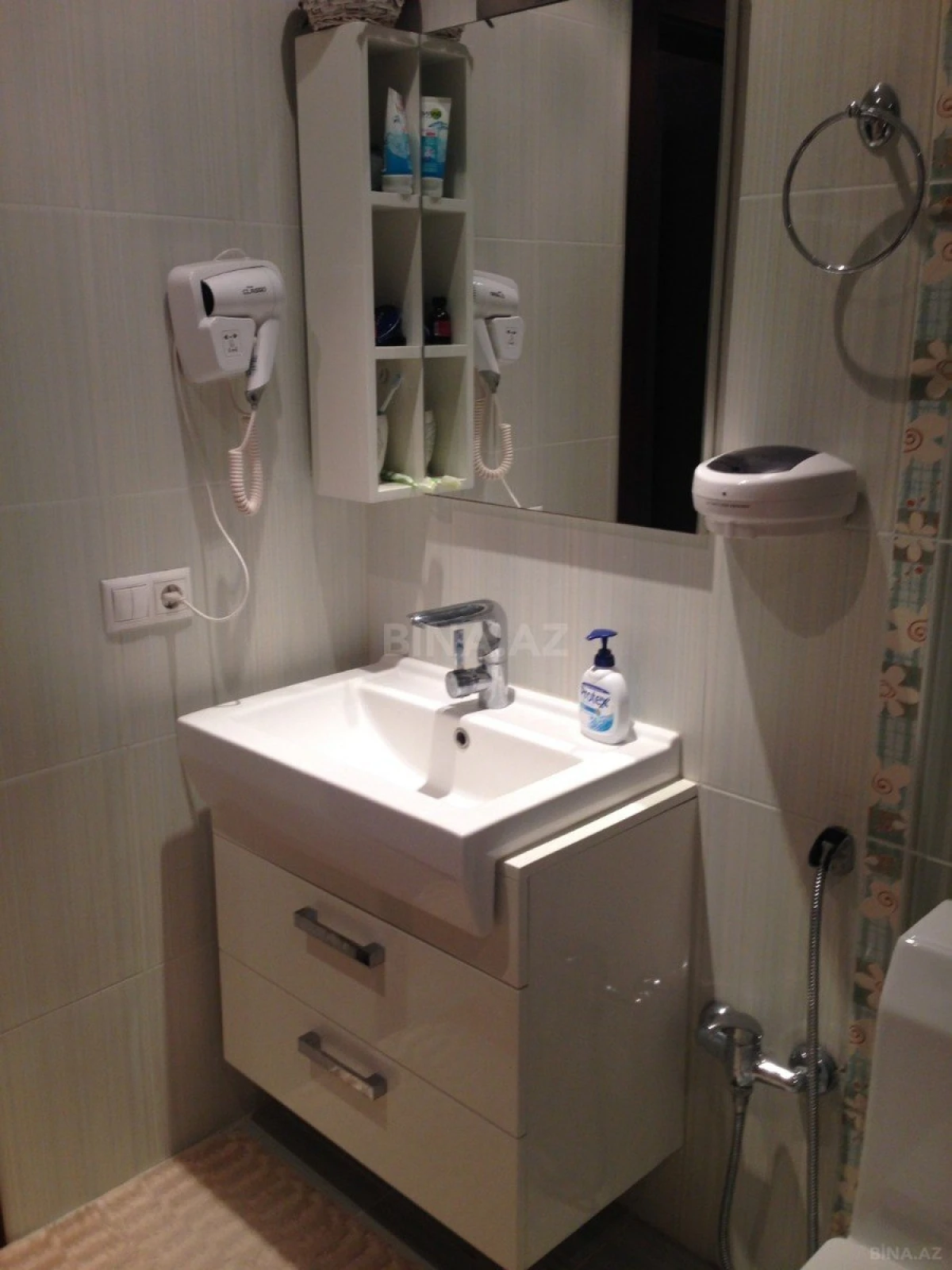 Satılır 3 otaqlı mənzil 150 m²