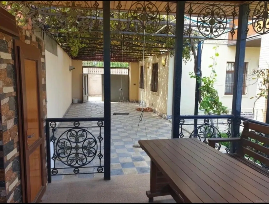 Satılır 4 otaqlı həyət evi 140 m²
