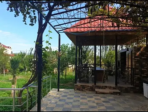 Satılır 4 otaqlı həyət evi 140 m²