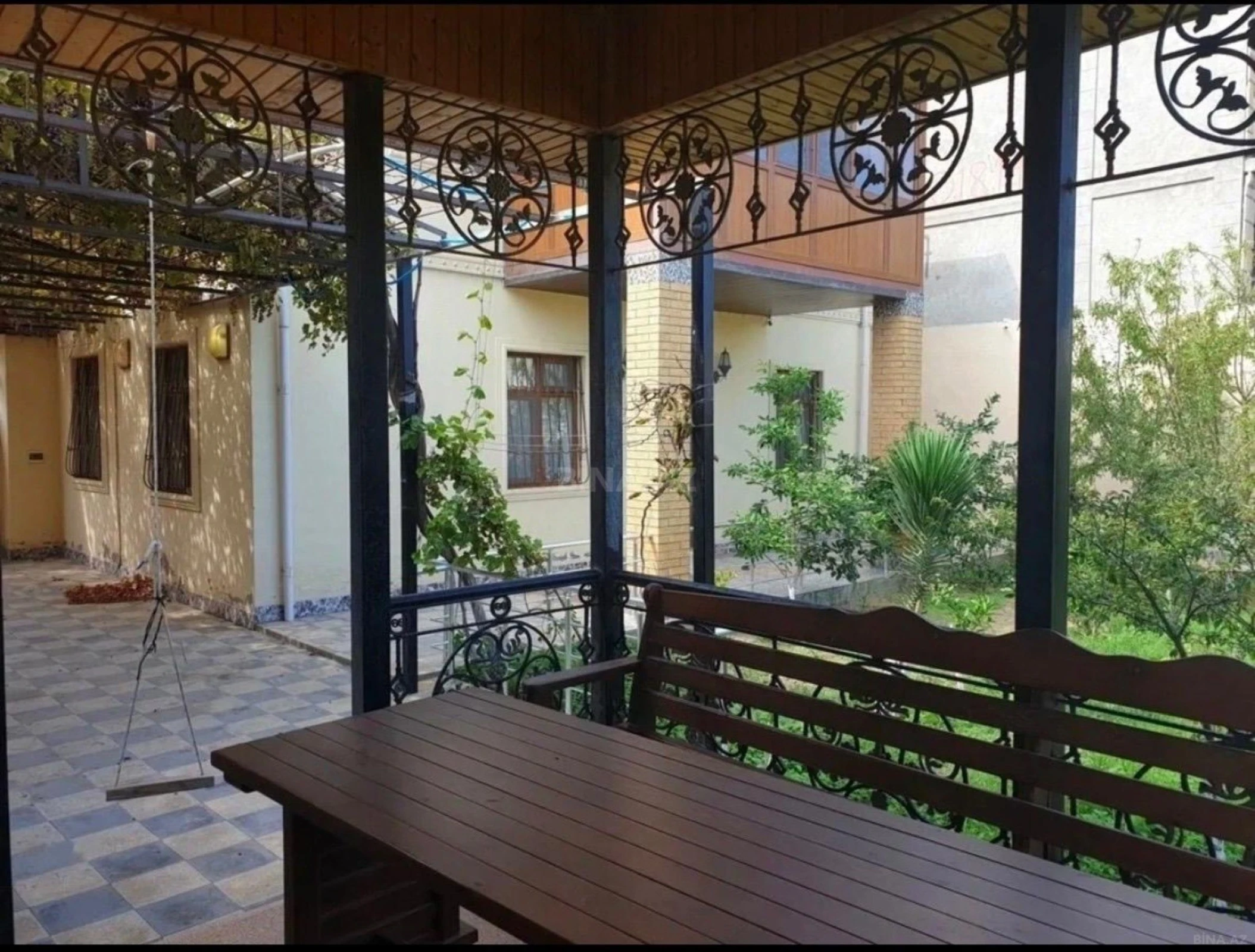 Satılır 4 otaqlı həyət evi 140 m²