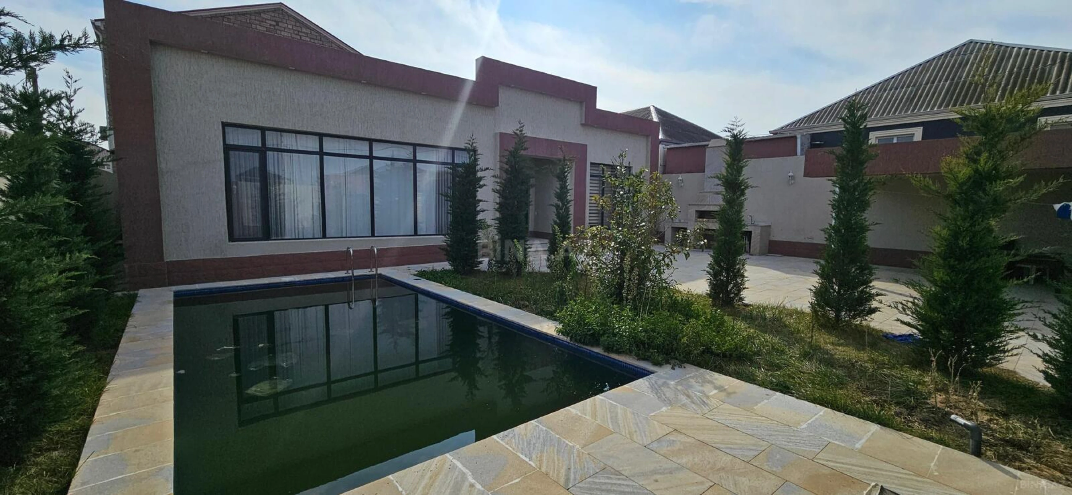 Satılır 4 otaqlı həyət evi 160 m²