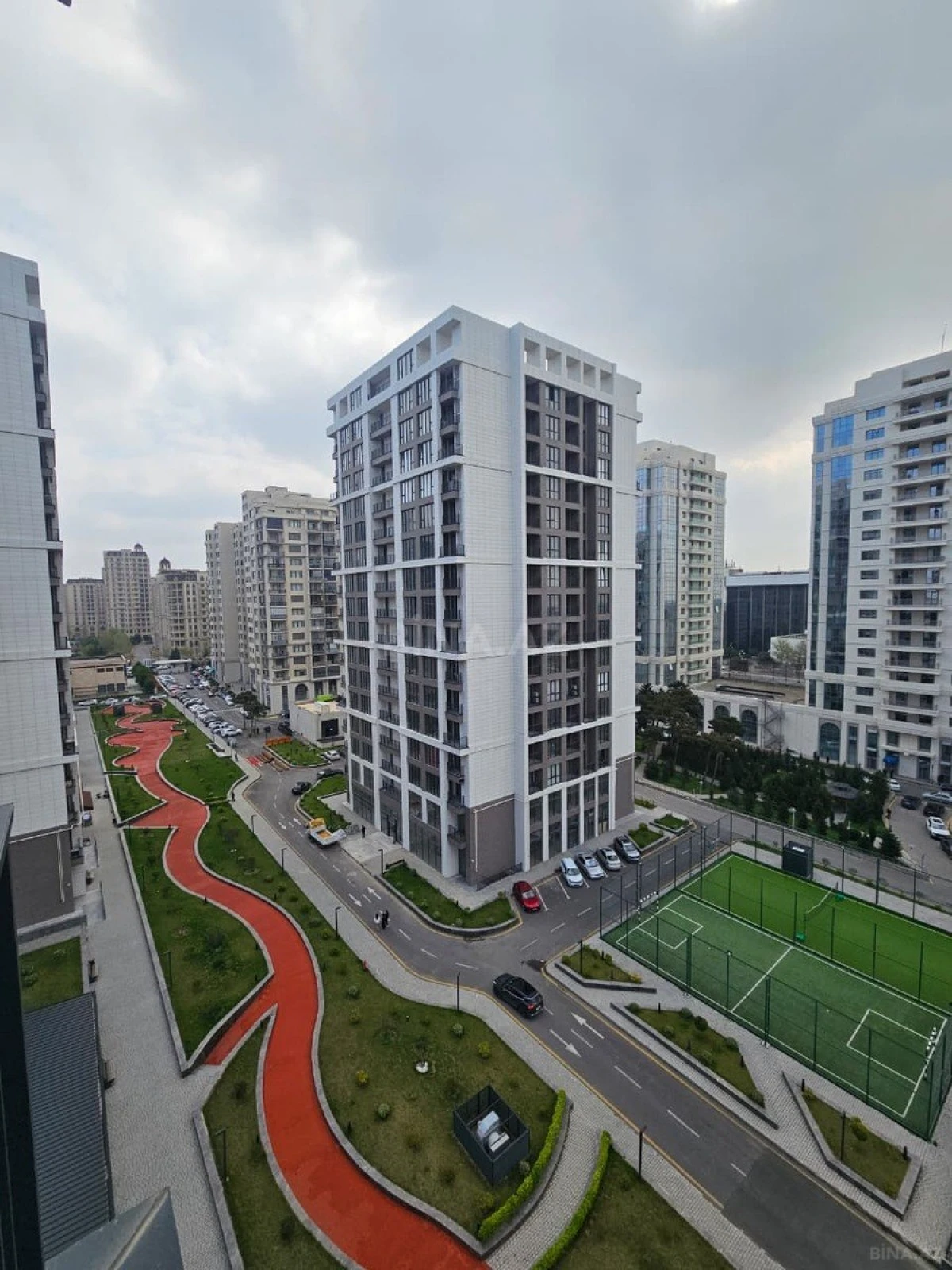 Satılır 4 otaqlı mənzil 172.8 m²