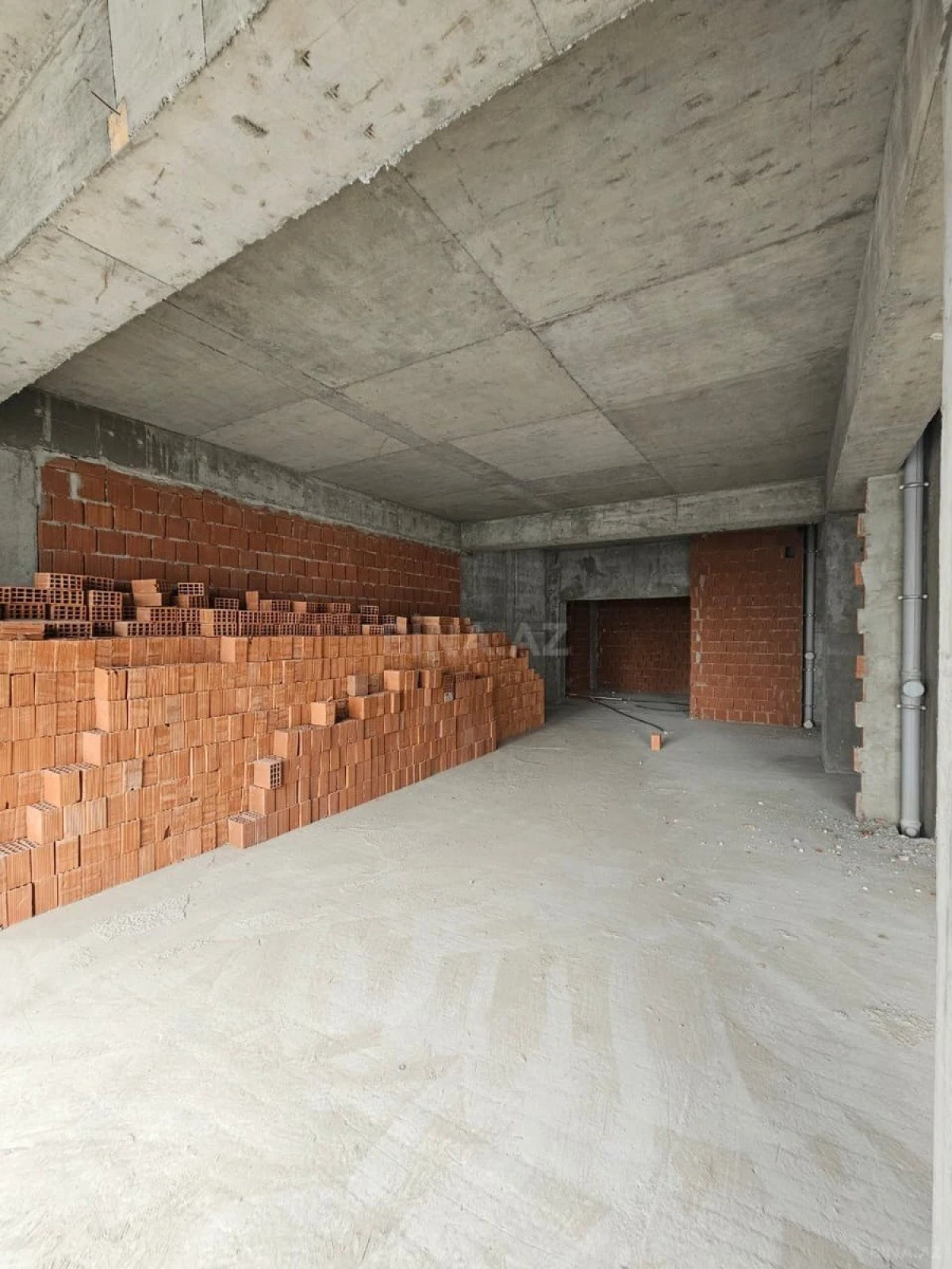 Satılır 4 otaqlı mənzil 172.8 m²