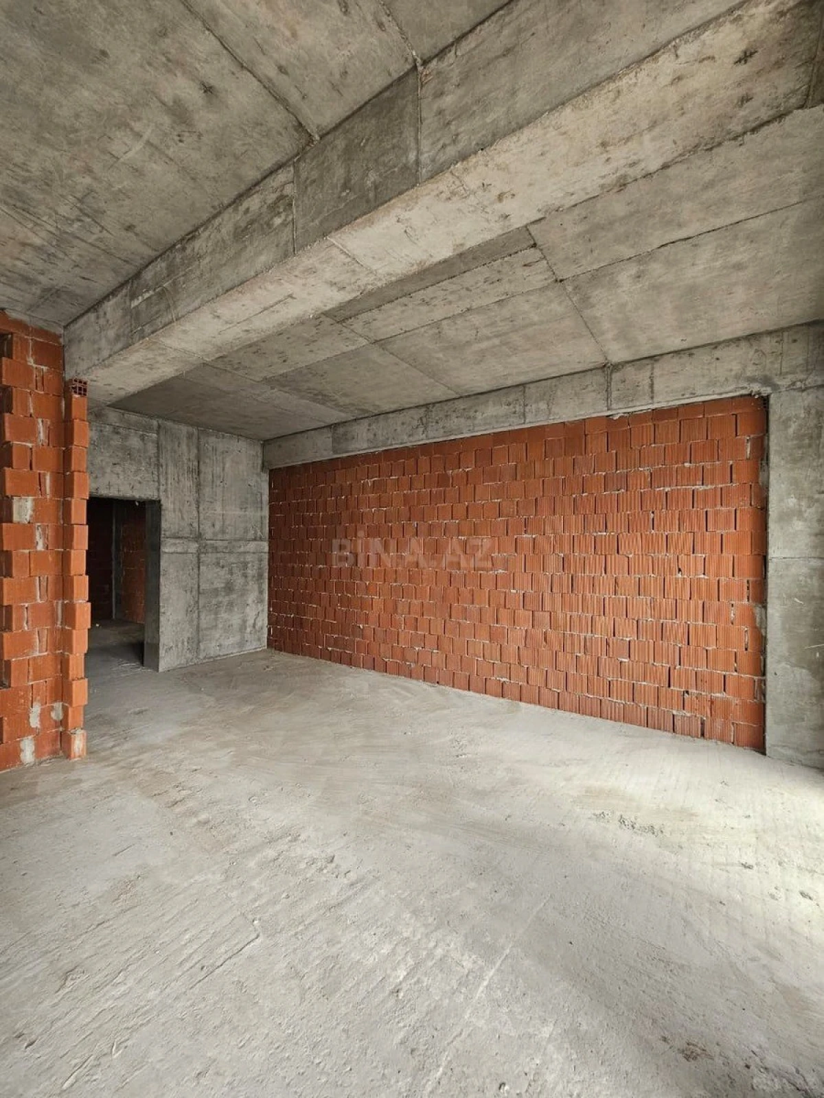 Satılır 4 otaqlı mənzil 172.8 m²