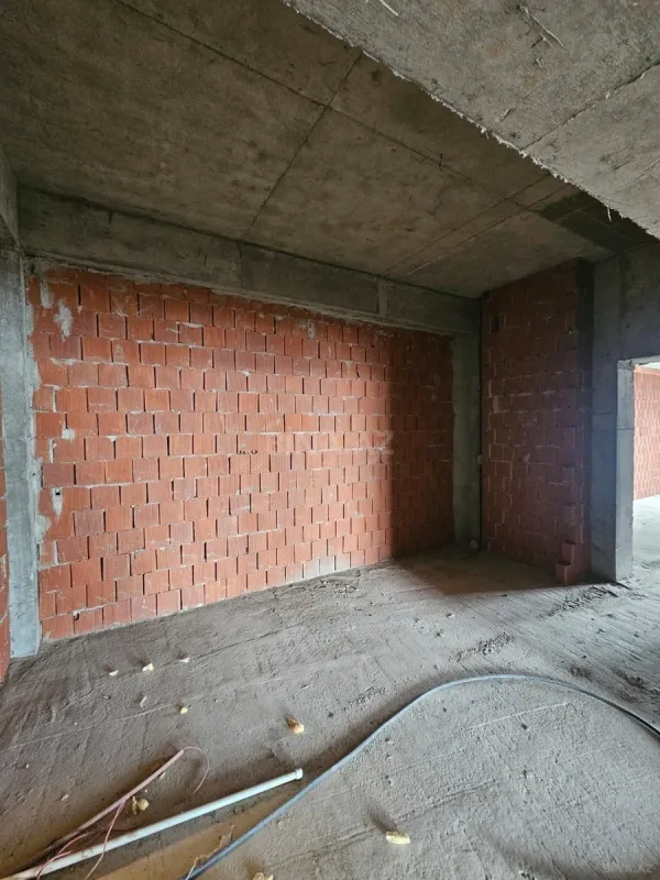 Satılır 4 otaqlı mənzil 172.8 m²