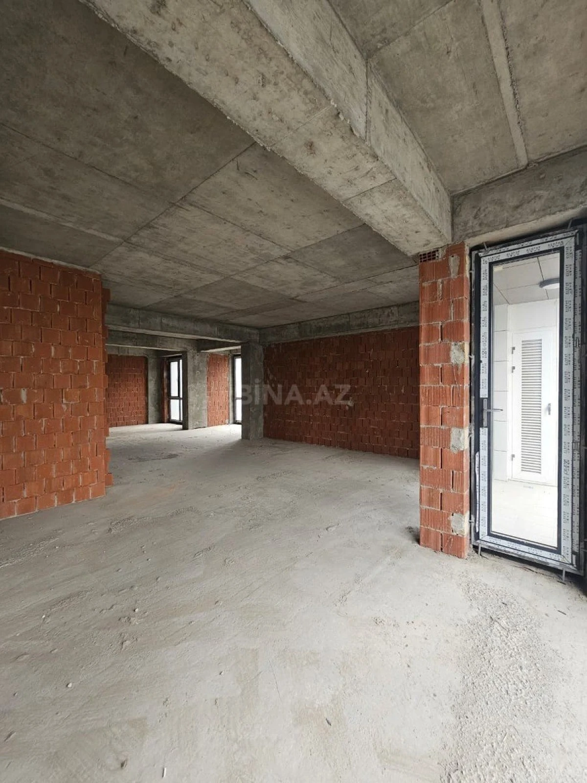 Satılır 4 otaqlı mənzil 172.8 m²
