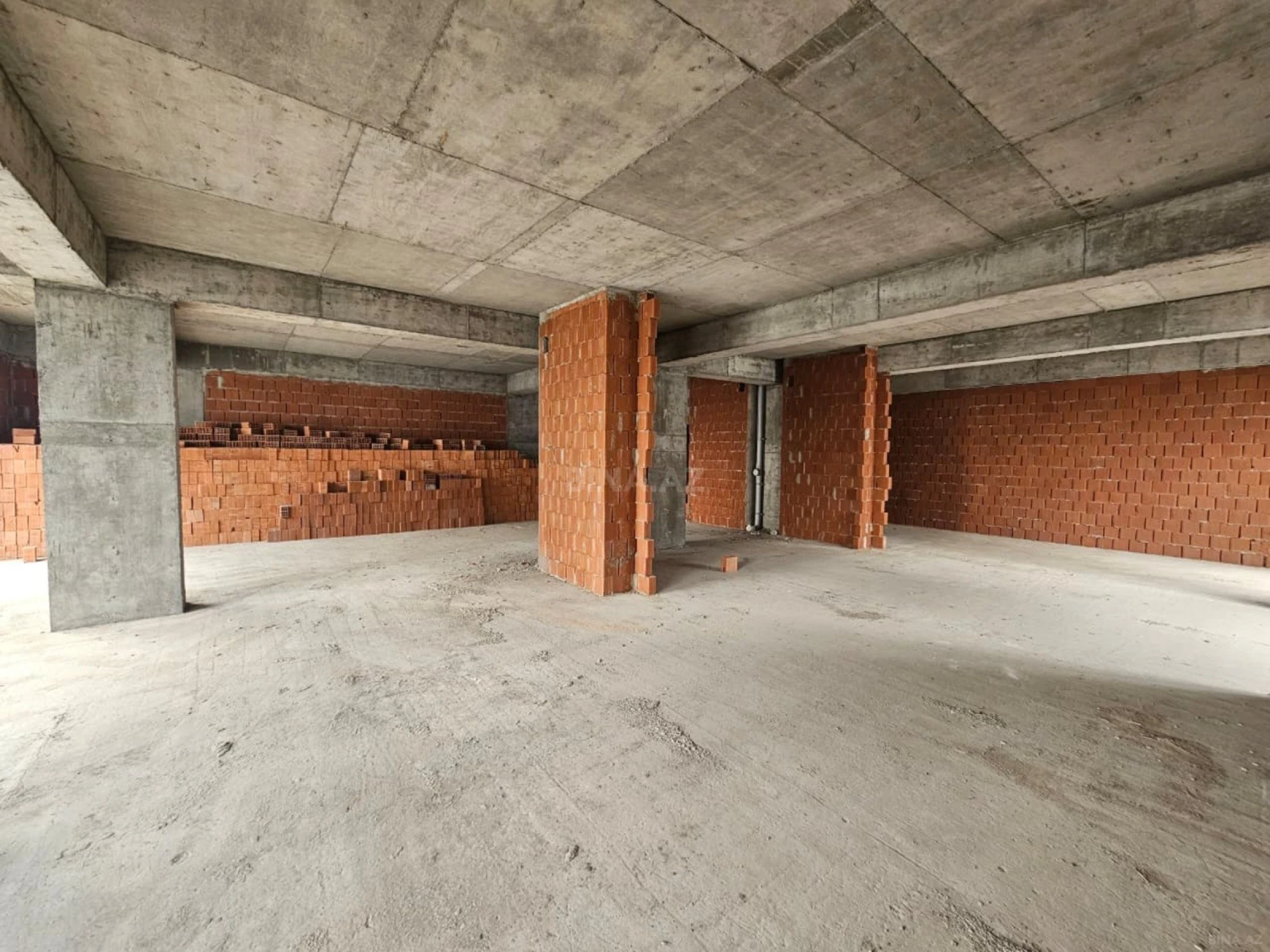 Satılır 4 otaqlı mənzil 172.8 m²