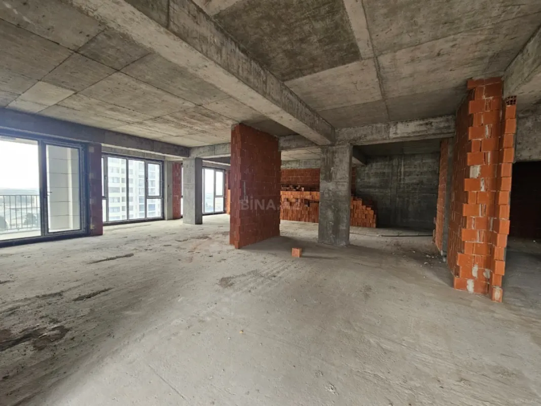 Satılır 4 otaqlı mənzil 172.8 m²