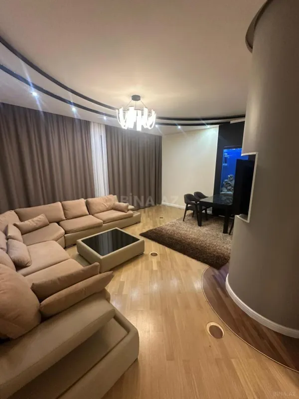 Kirayə verilir 2 otaqlı mənzil 80 m²