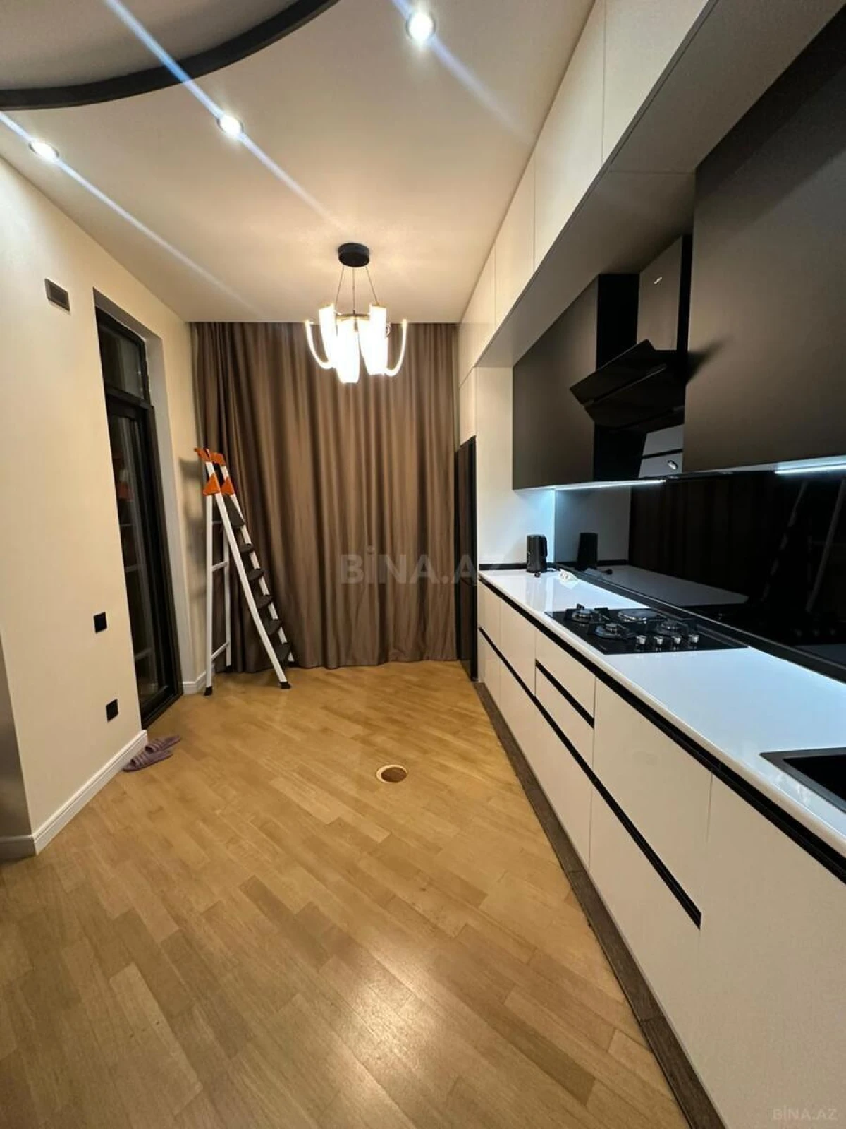Kirayə verilir 2 otaqlı mənzil 80 m²