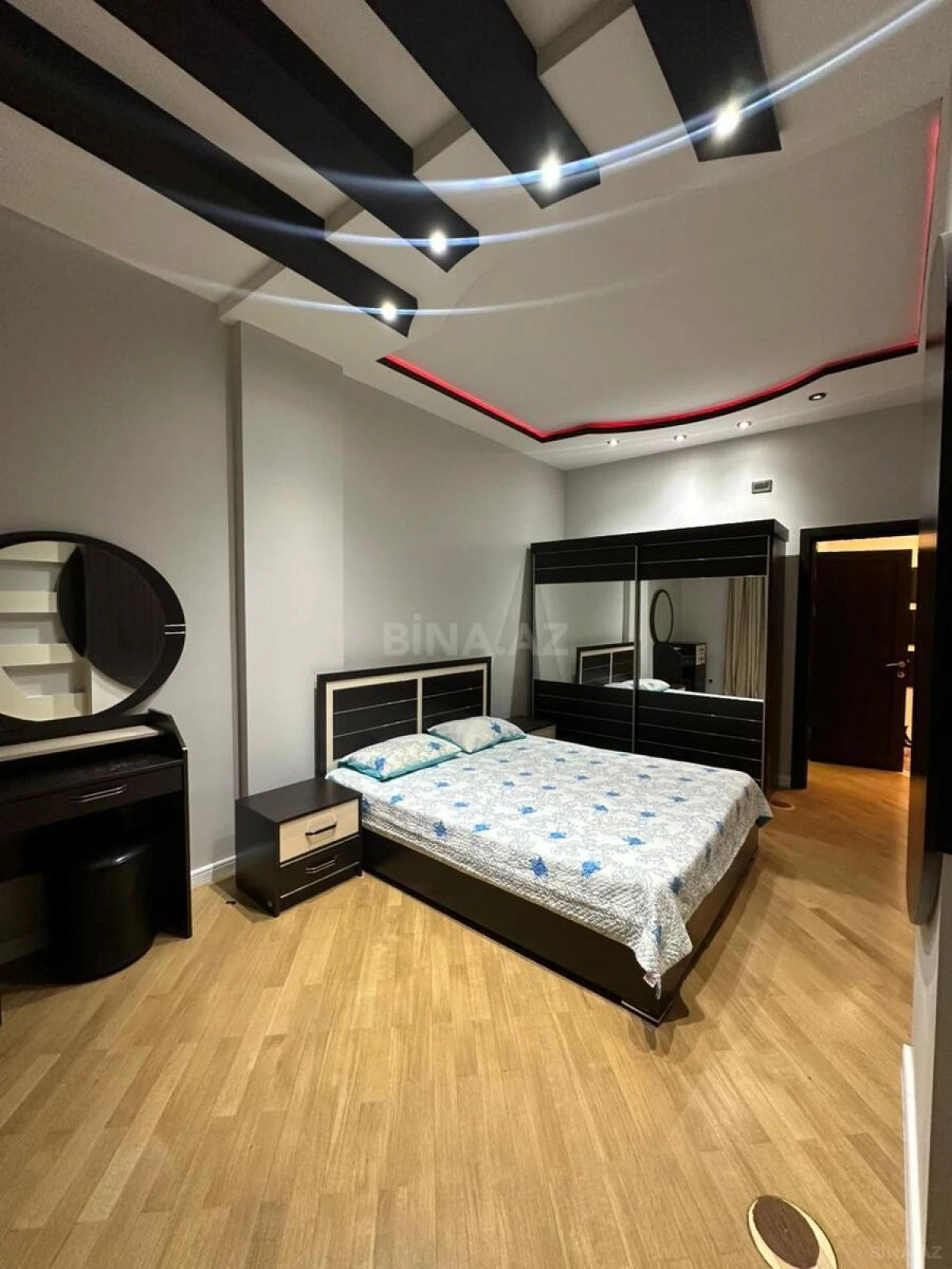 Kirayə verilir 2 otaqlı mənzil 80 m²