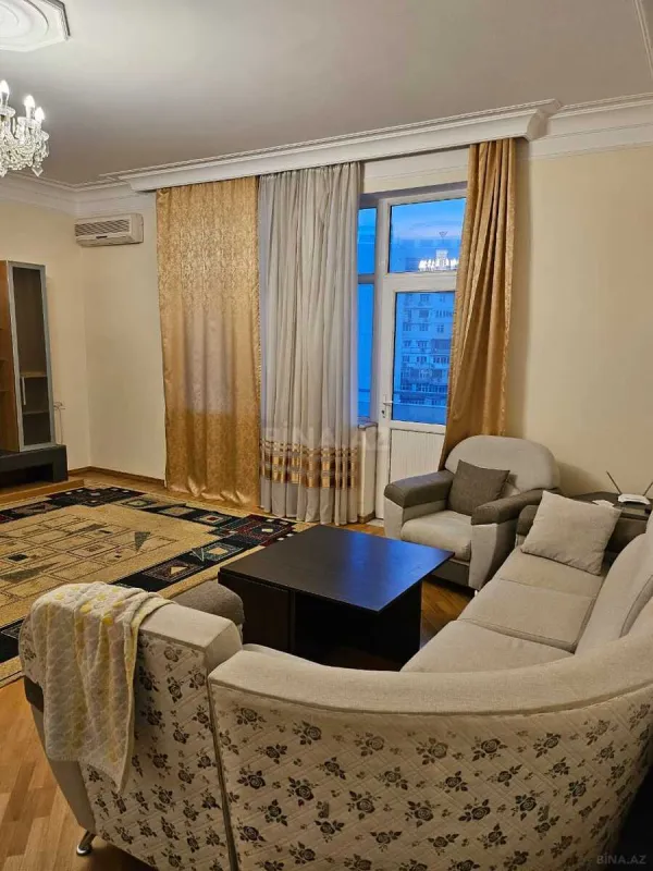 Kirayə verilir 3 otaqlı mənzil 160 m²