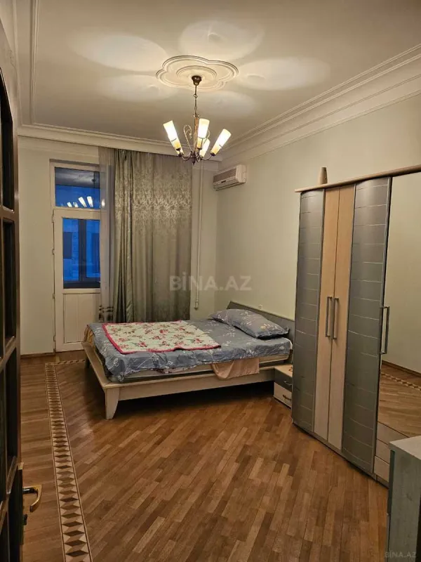 Kirayə verilir 3 otaqlı mənzil 160 m²
