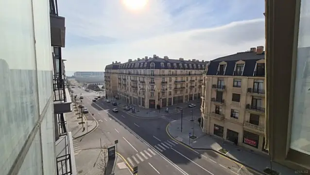 Satılır 4 otaqlı mənzil 220 m²