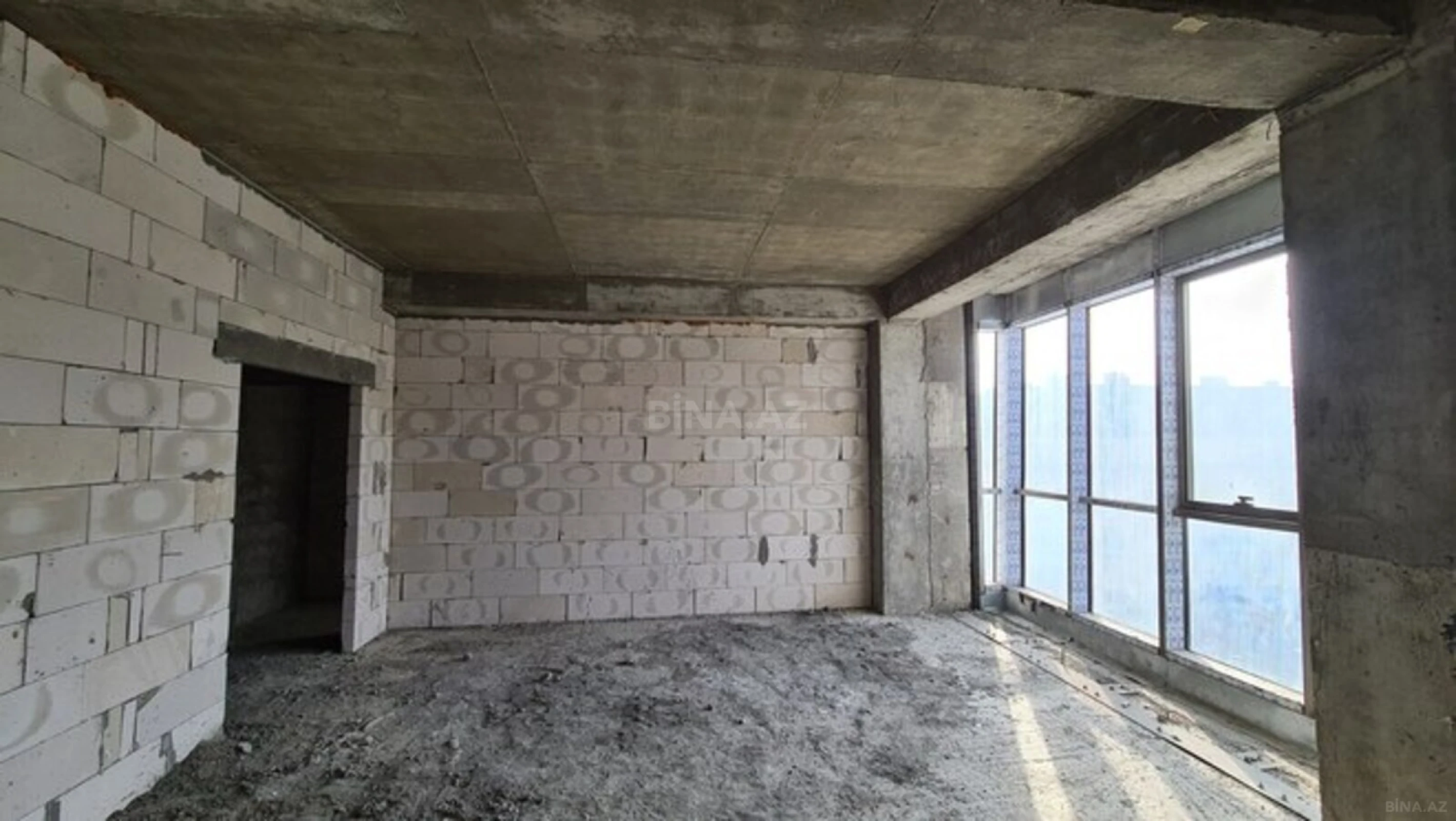 Satılır 4 otaqlı mənzil 220 m²