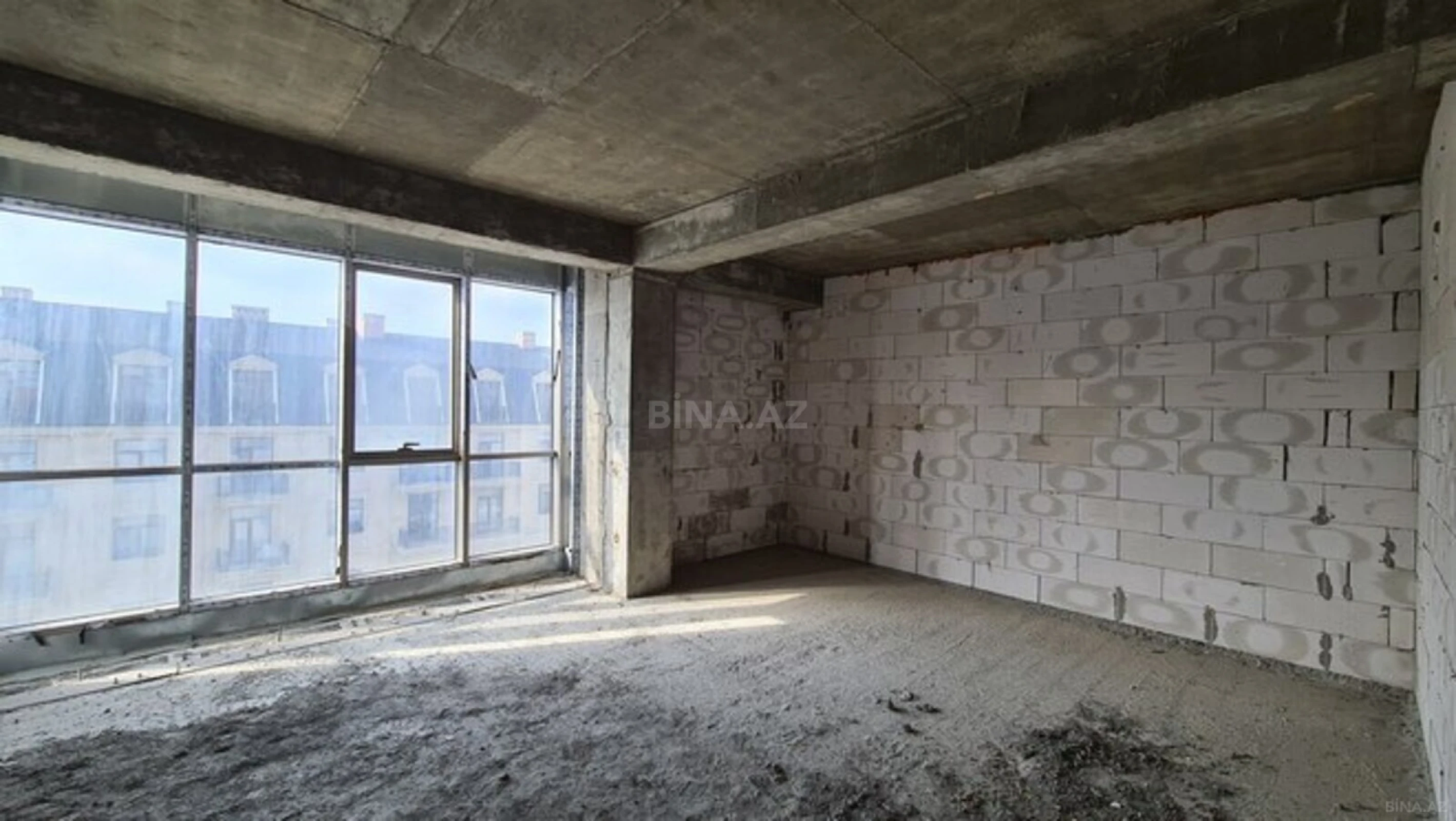 Satılır 4 otaqlı mənzil 220 m²