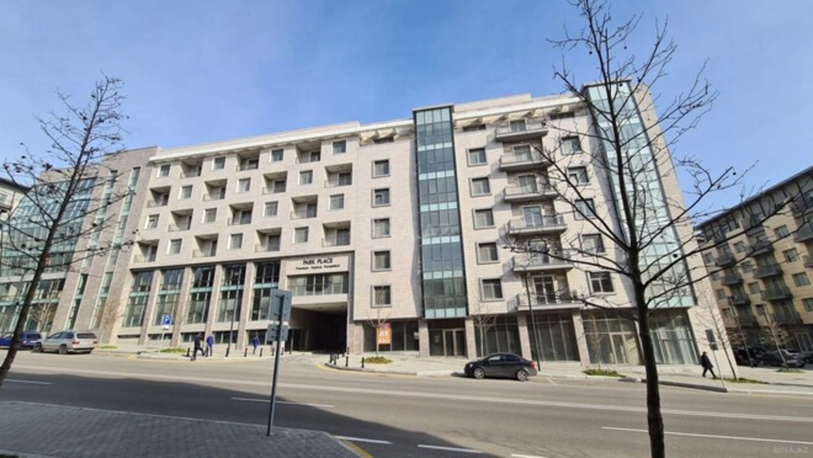 Satılır 4 otaqlı mənzil 220 m²