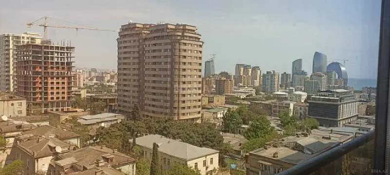 Satılır 4 otaqlı mənzil 148 m²