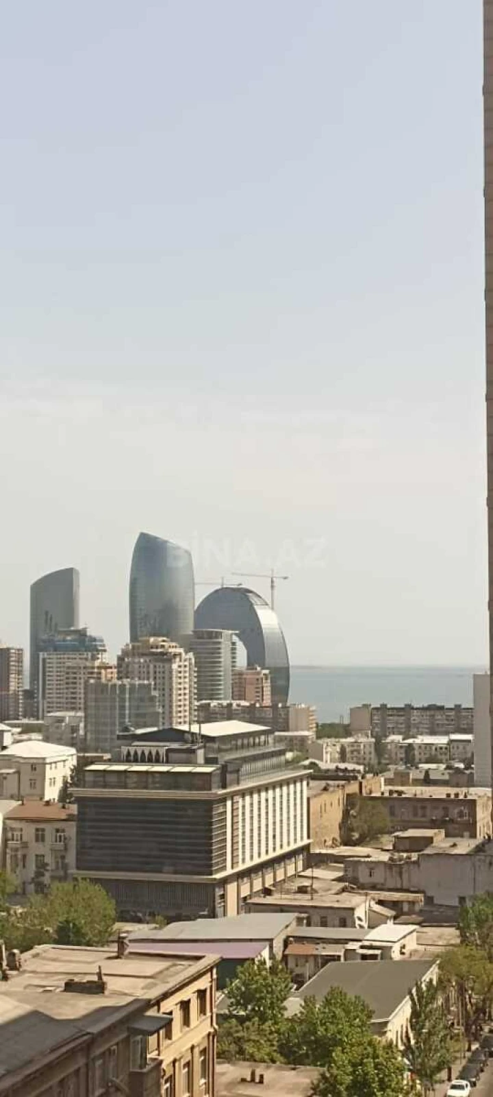 Satılır 4 otaqlı mənzil 148 m²