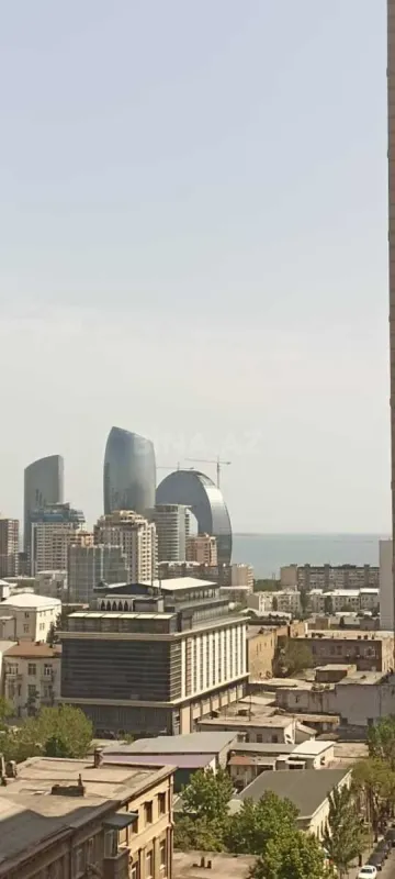 Satılır 4 otaqlı mənzil 148 m²