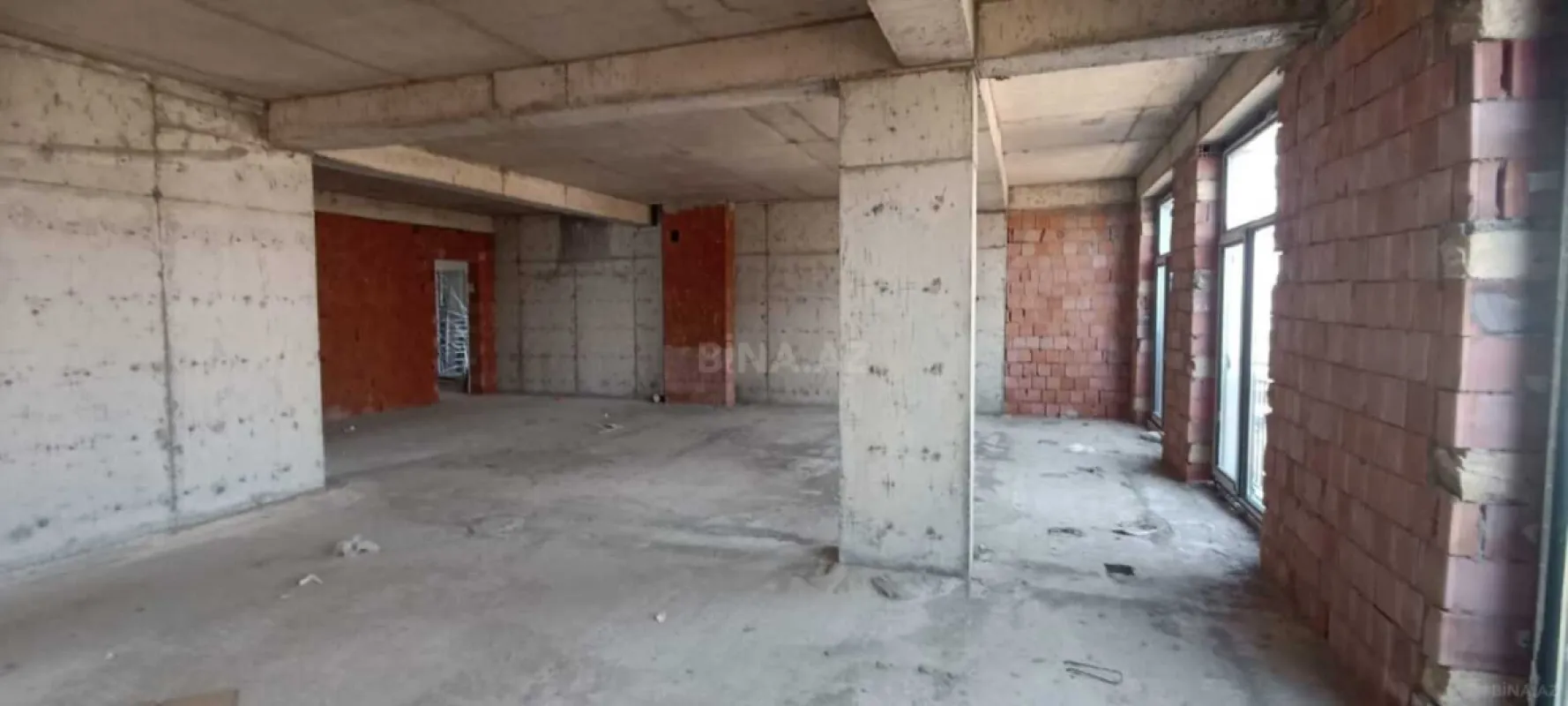 Satılır 4 otaqlı mənzil 148 m²