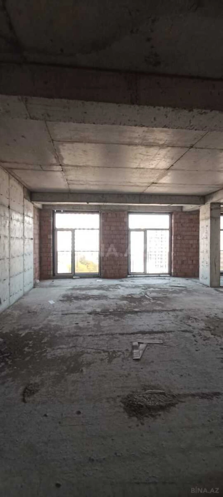 Satılır 4 otaqlı mənzil 148 m²