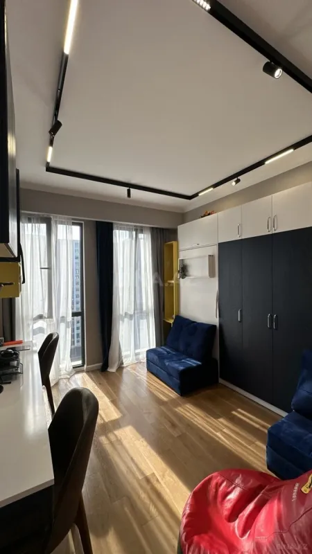 Satılır 4 otaqlı mənzil 121 m²