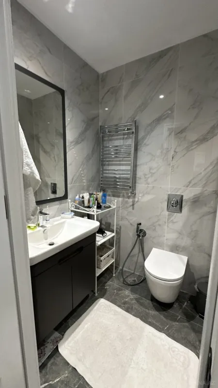Satılır 4 otaqlı mənzil 121 m²
