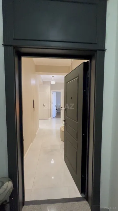 Satılır 4 otaqlı mənzil 121 m²