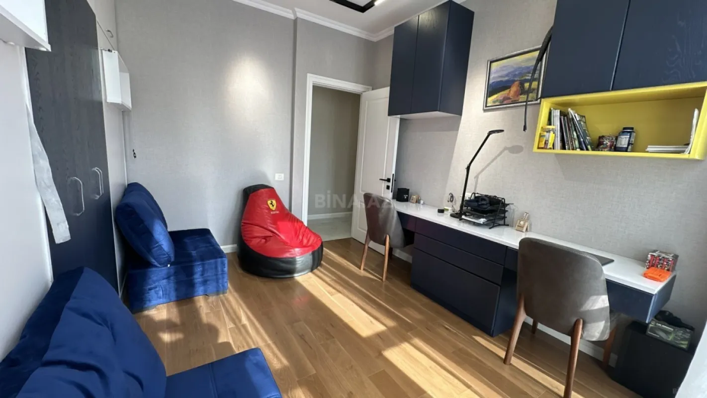 Satılır 4 otaqlı mənzil 121 m²