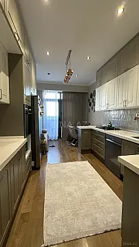 Satılır 4 otaqlı mənzil 121 m²