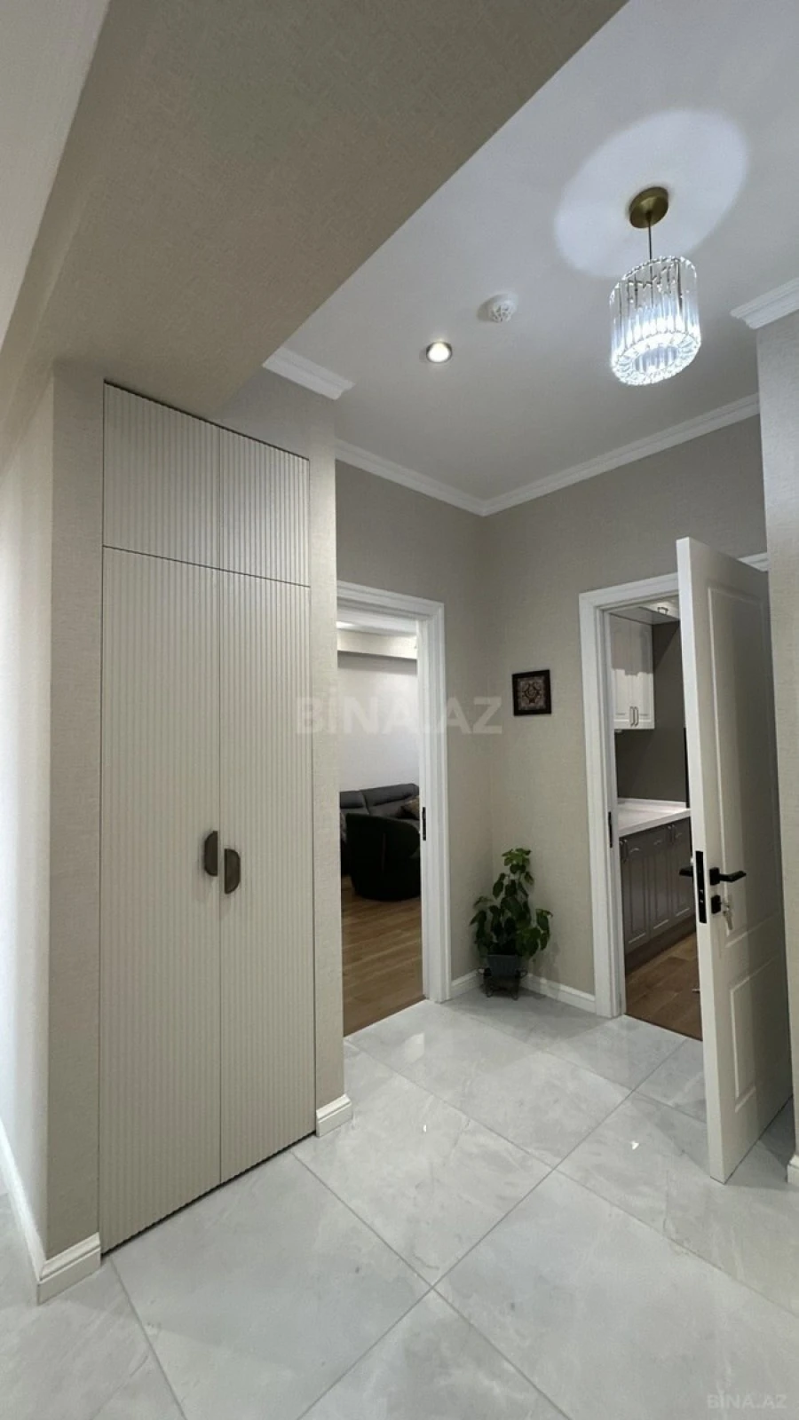 Satılır 4 otaqlı mənzil 121 m²