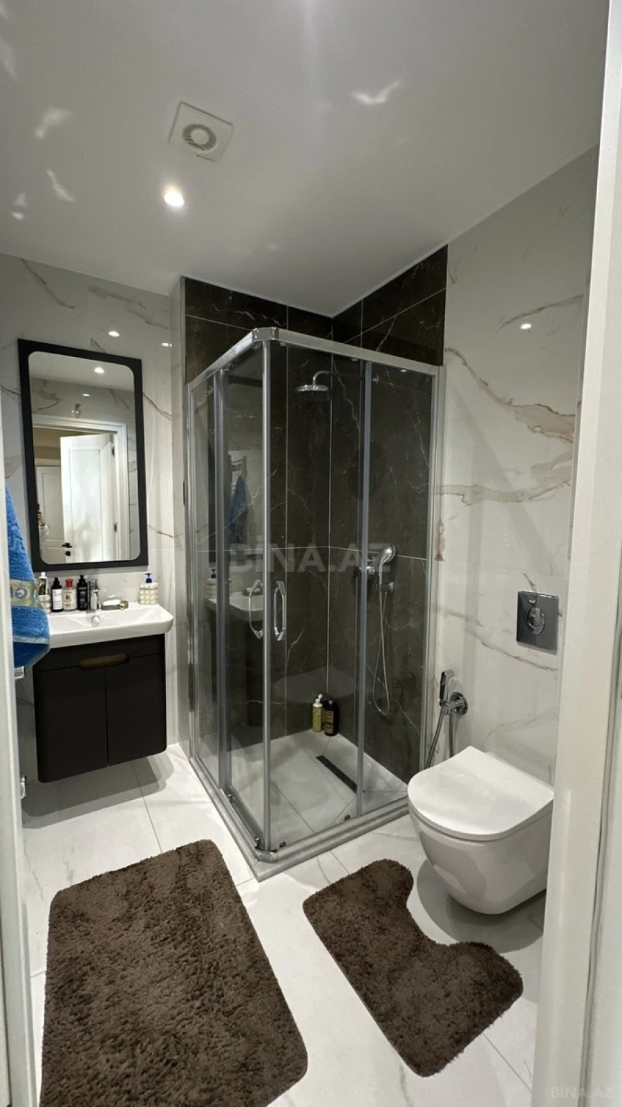 Satılır 4 otaqlı mənzil 121 m²