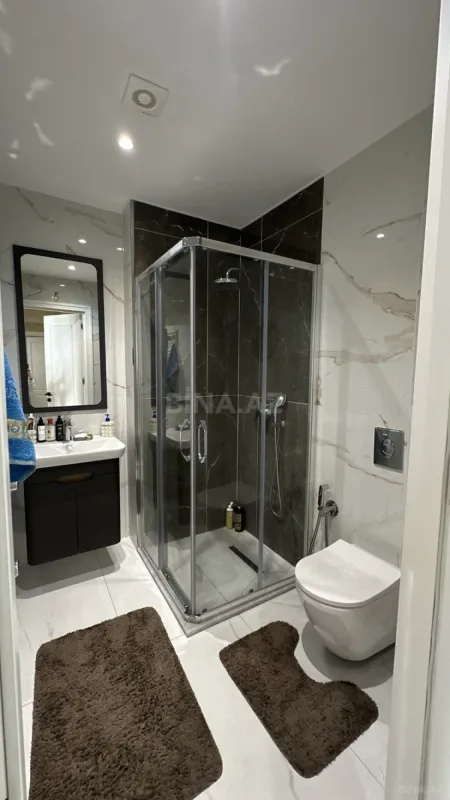 Satılır 4 otaqlı mənzil 121 m²