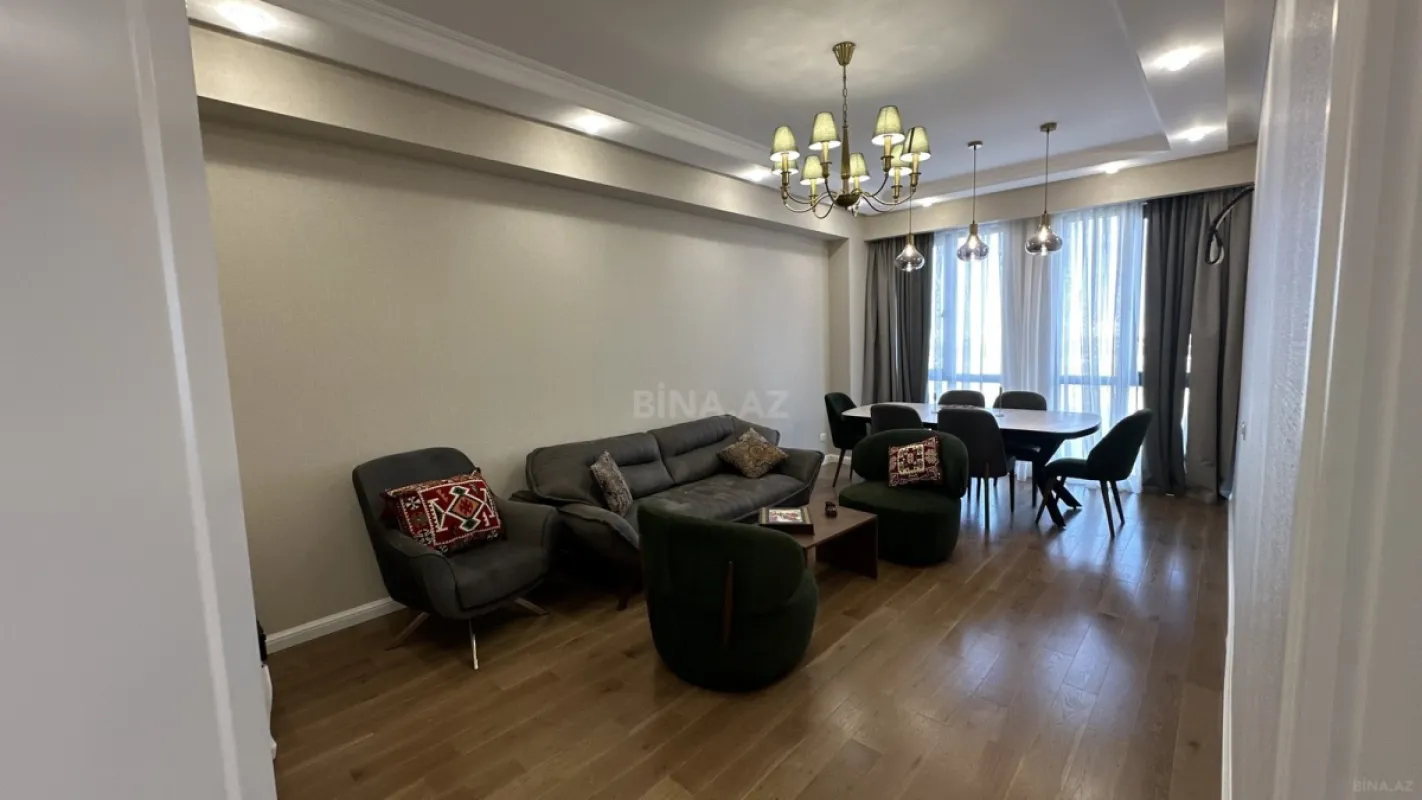 Satılır 4 otaqlı mənzil 121 m²