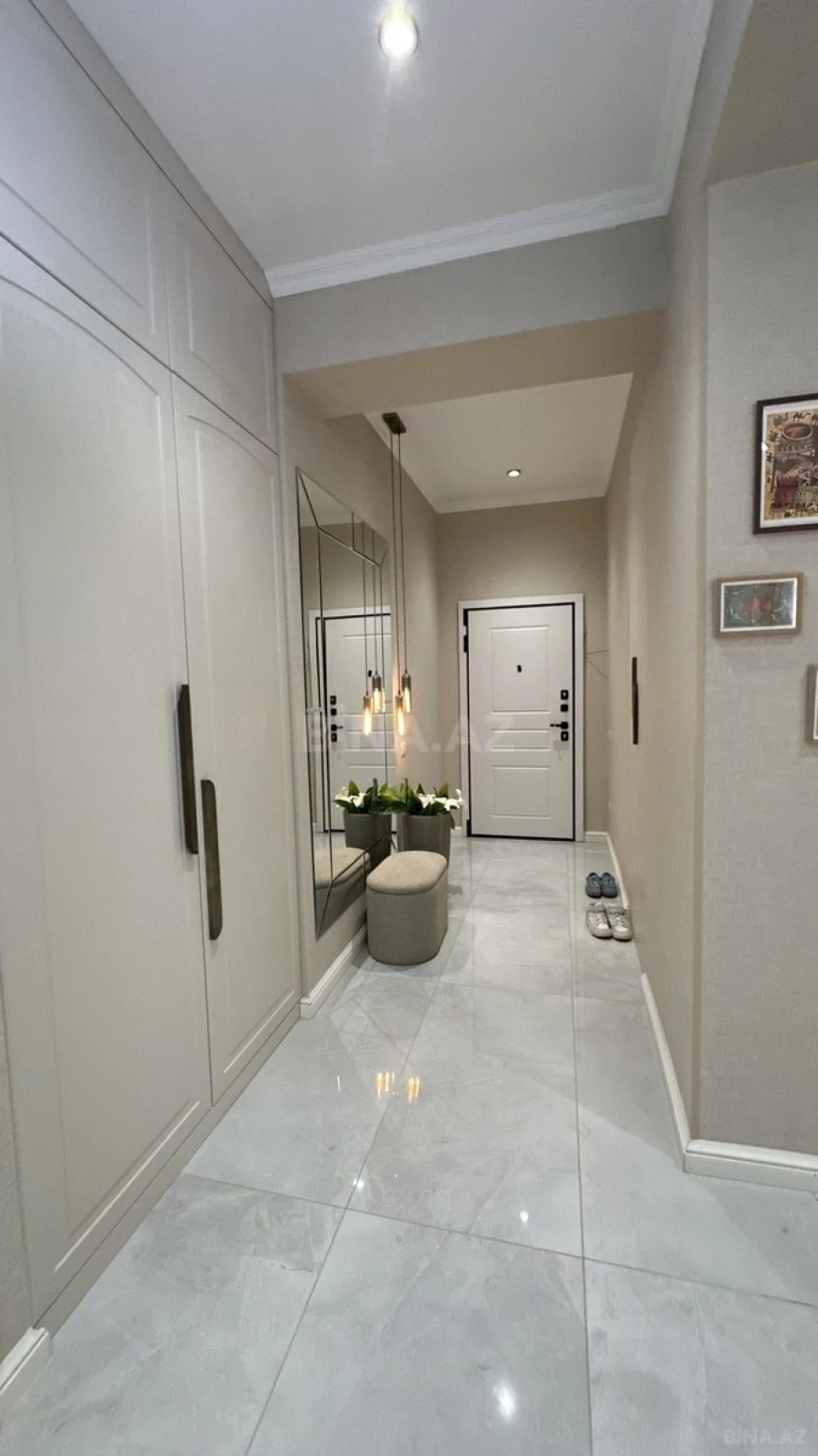 Satılır 4 otaqlı mənzil 121 m²