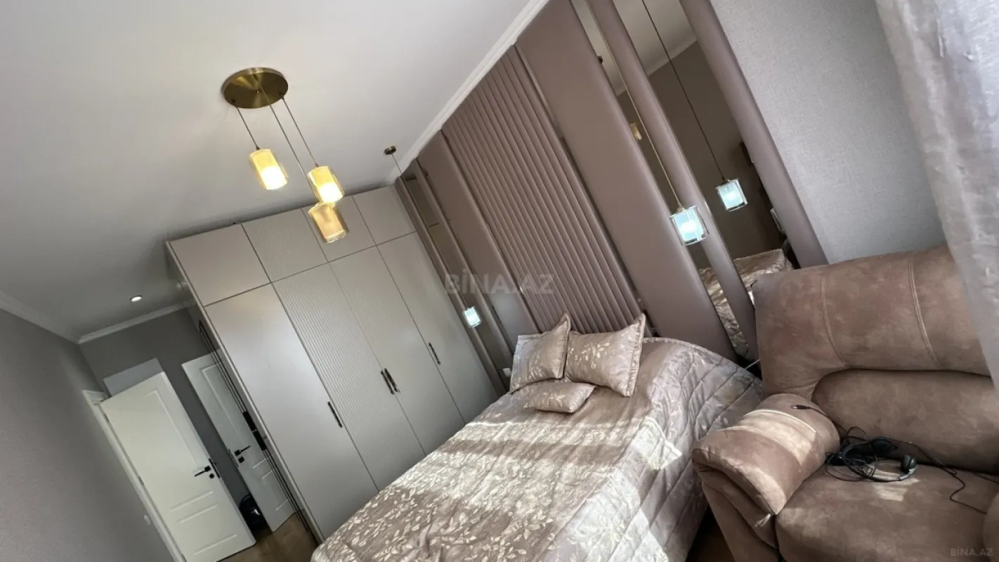 Satılır 4 otaqlı mənzil 121 m²