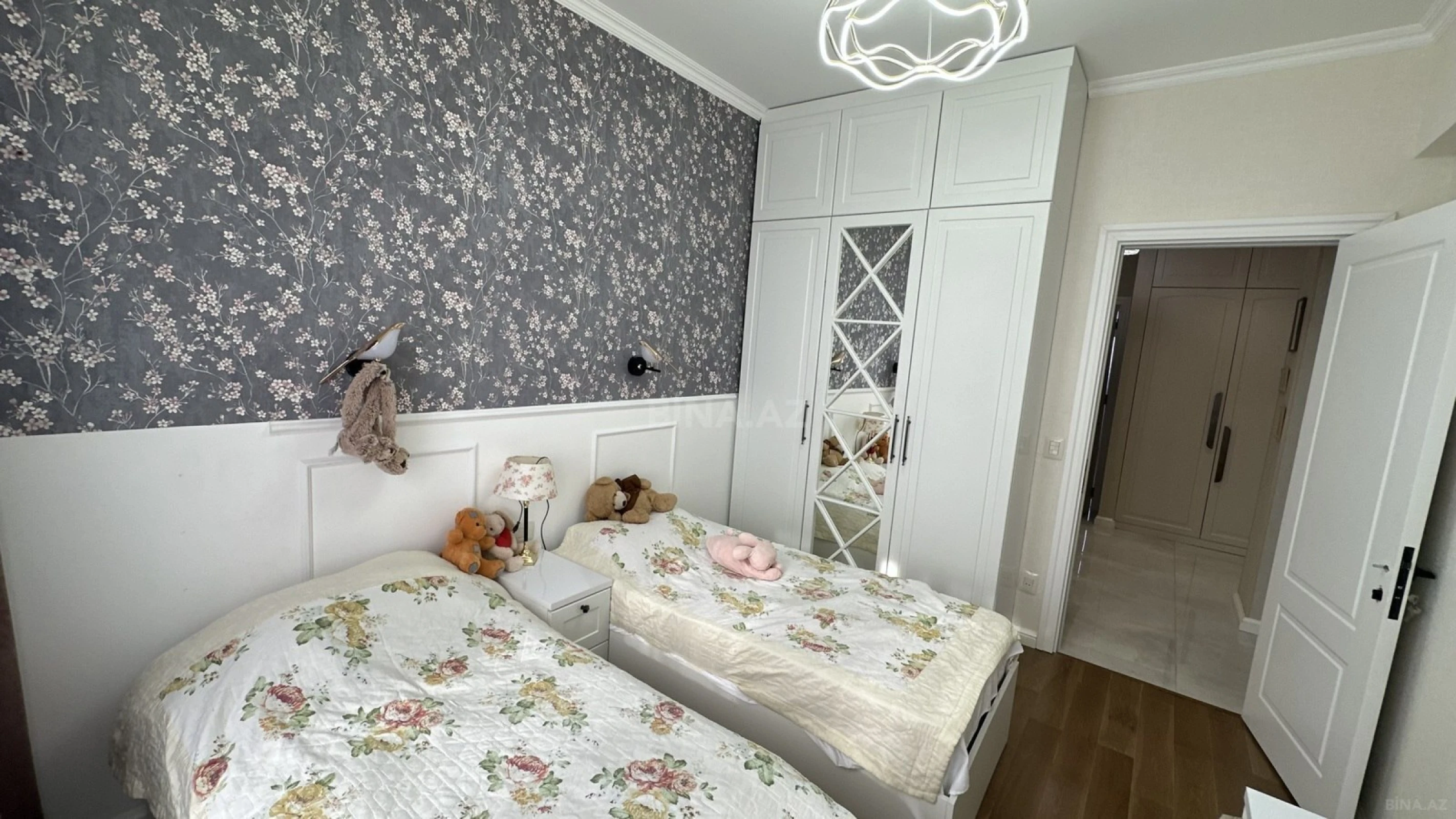 Satılır 4 otaqlı mənzil 121 m²