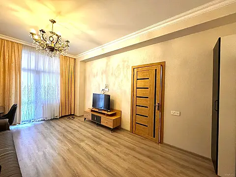 Kirayə verilir 2 otaqlı mənzil 65 m²