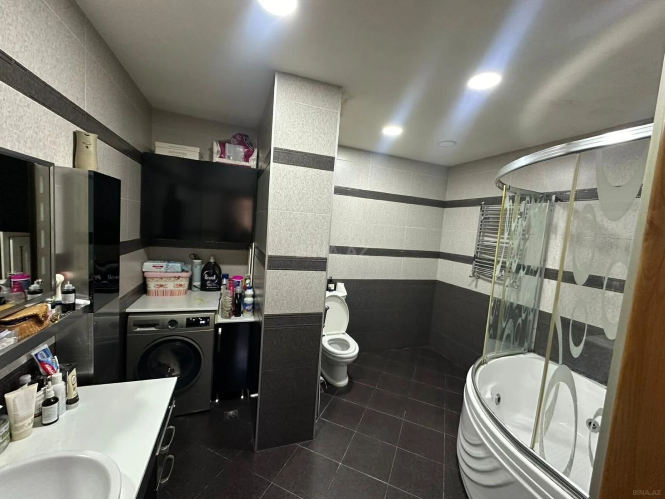 Satılır 4 otaqlı mənzil 135 m²