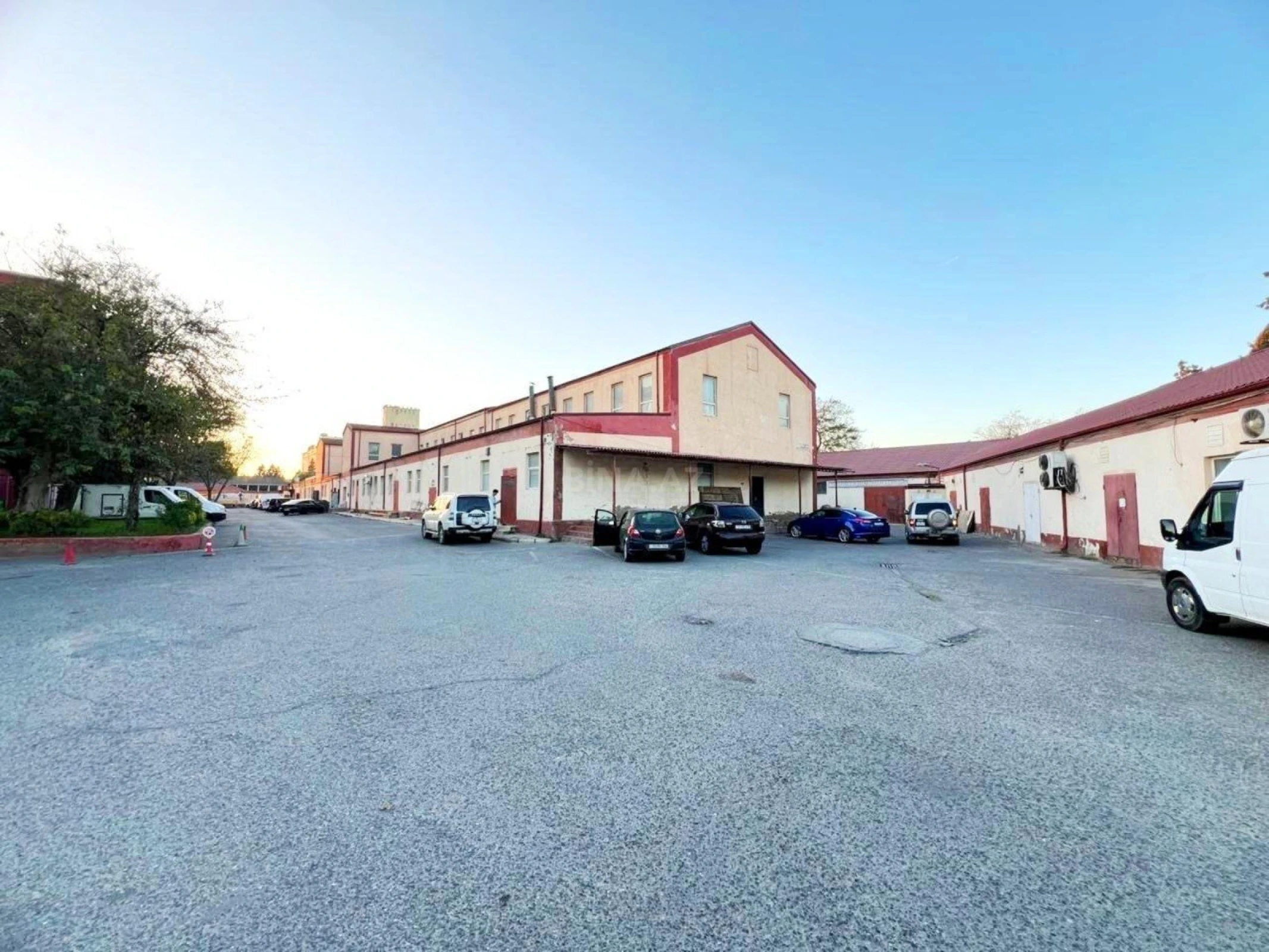 Kirayə verilir obyekt 215 m²