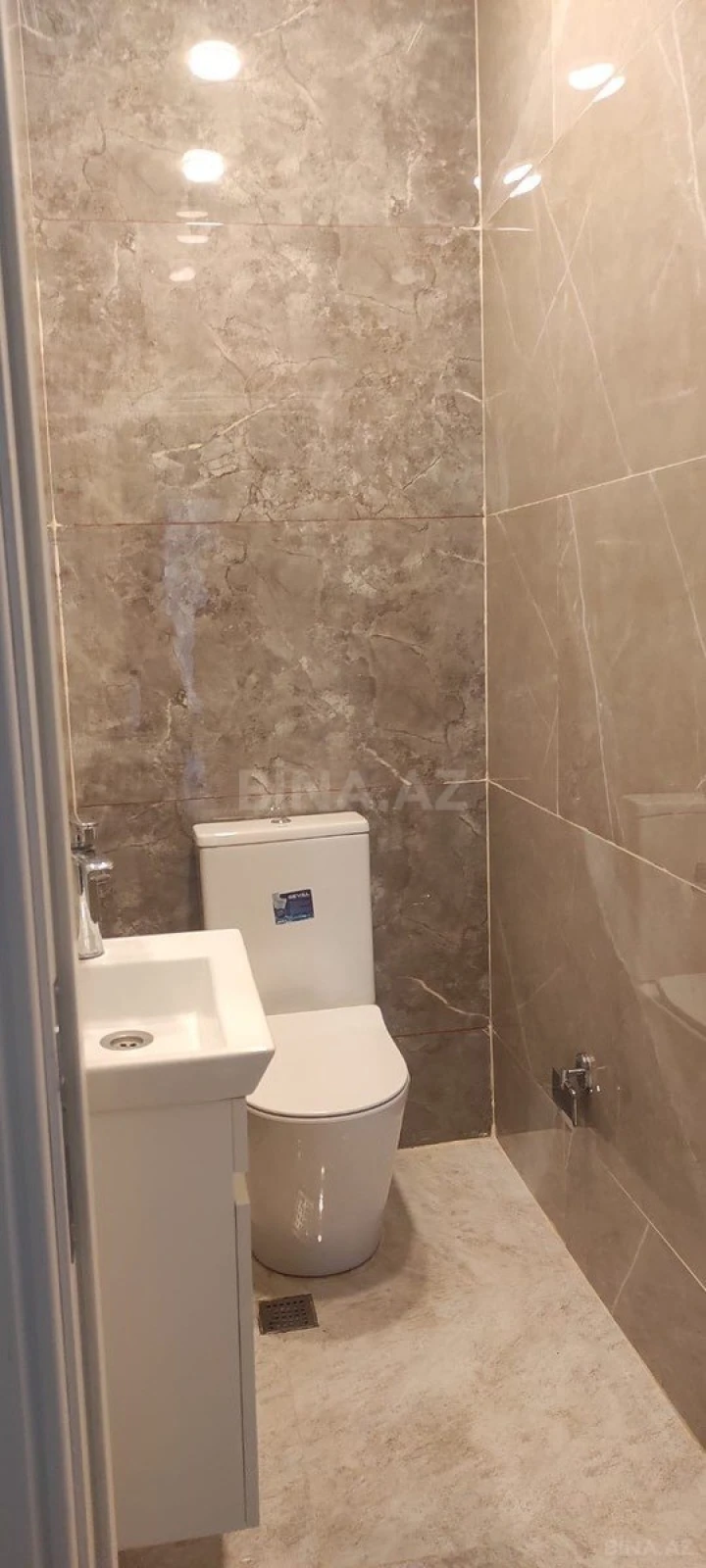 Kirayə verilir 2 otaqlı mənzil 68 m²